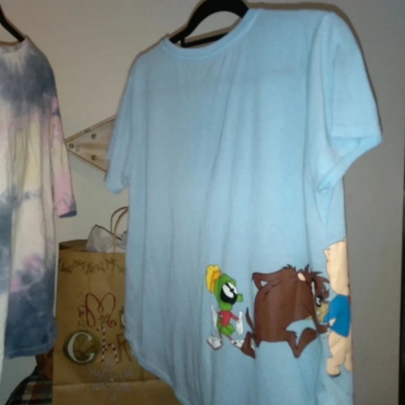 Looney Tunes shirt - Picture 2 of 3